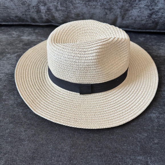 Adjustable Sun Hat for child - Picture 3 of 3